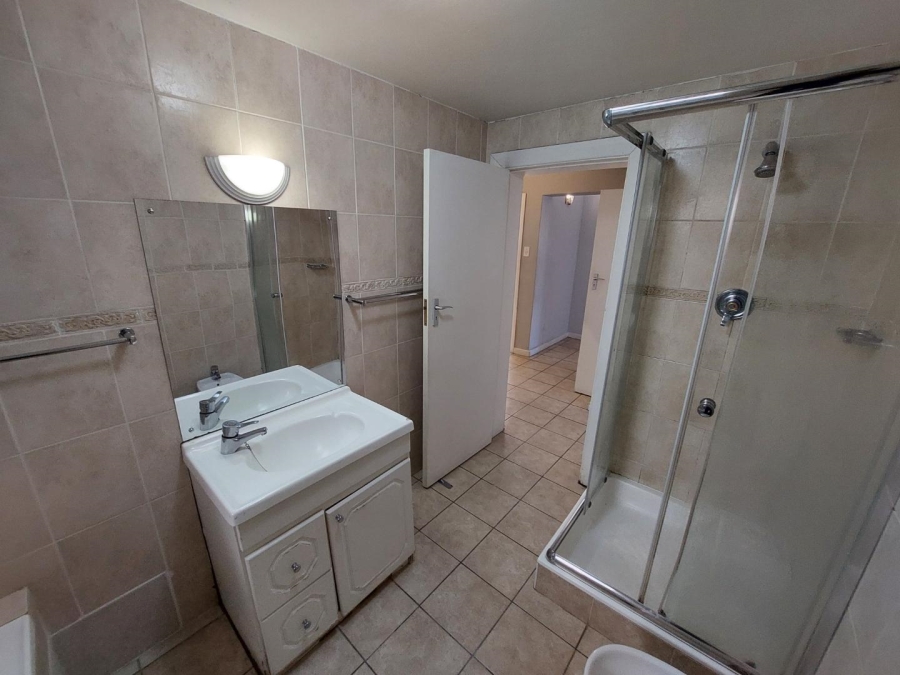 To Let 4 Bedroom Property for Rent in Claremont Western Cape